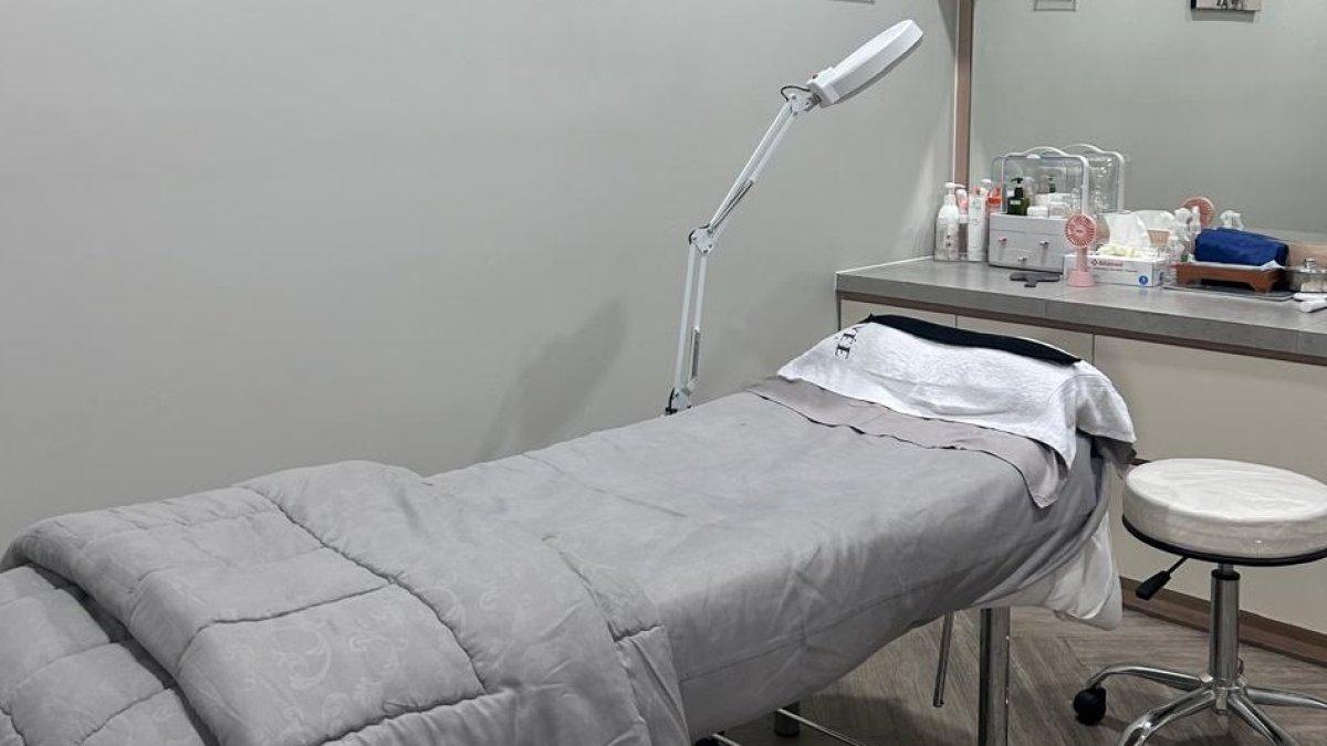 Bagian dalam Privee Clinic yang terkenal dengan perawatan anti aging berteknologi terbaru.