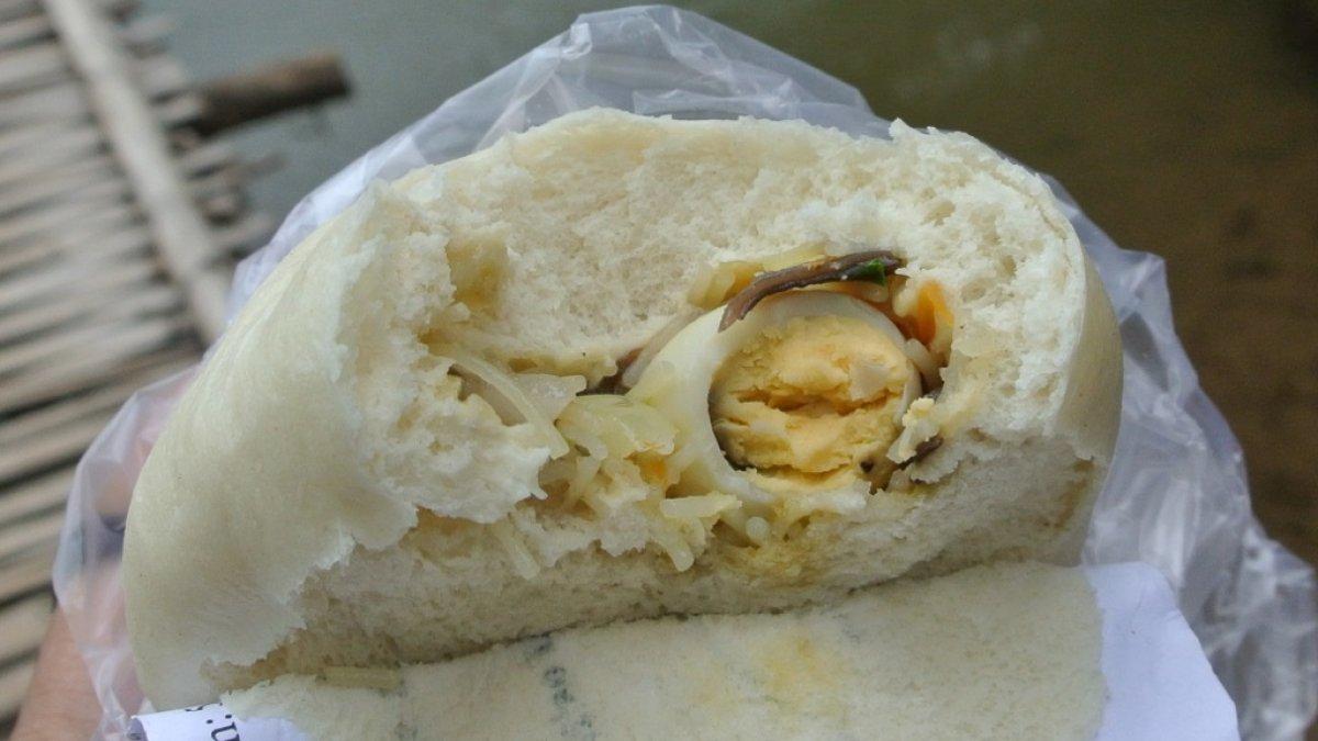 Bahn bao, satu sarapan khas Vietnam yang wajib kamu coba saat liburan ke sana.