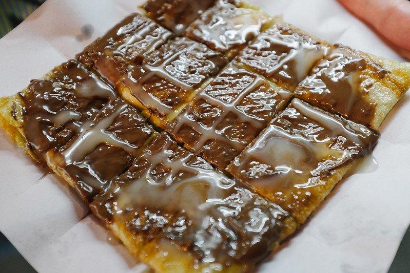 Banana Roti, satu jajanan kaki lima yang populer di Thailand.