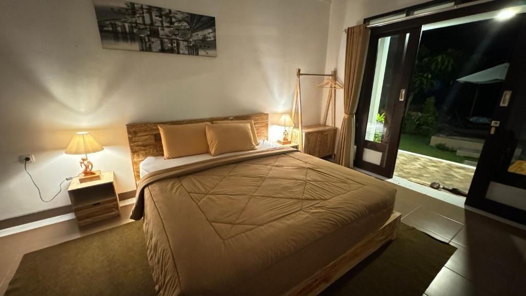 Batu Lake View, satu hotel bintang 4 di Kintamani Bali yang mendapat rating 8 dengan tarif inap mulai Rp 500 ribuan.