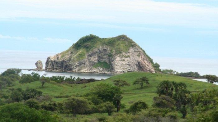 Batu Termanu di Kecamatan Rote Tengah, Kabupaten Rote Ndao, Nusa Tenggara Timur (NTT).