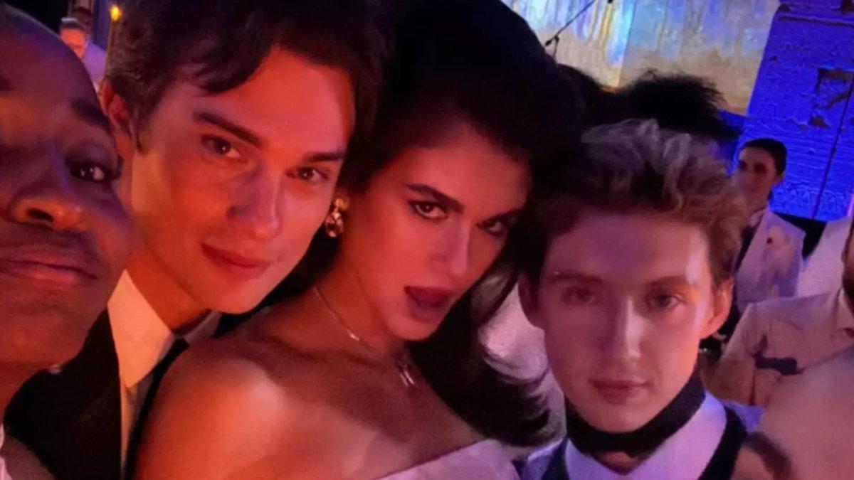 Beberapa selebritis melanggar salah satu aturan Met Gala.