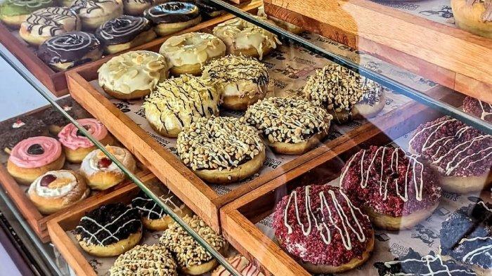Beberapa varian donat di Daekery Doughnuts Pangkalpinang, Kepulauan Bangka Belitung.