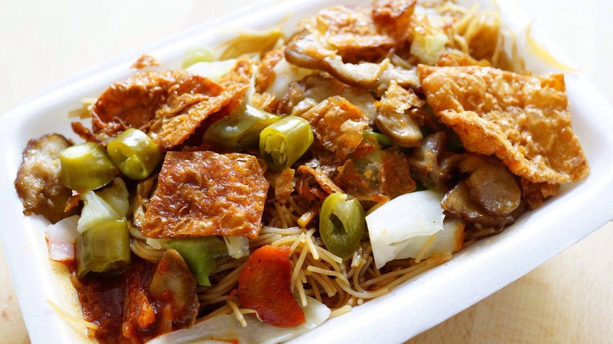 Bee hoon vegetarian, satu makanan khas Singapura yang cocok buat jadi menu sarapan enak dan mengenyangkan.