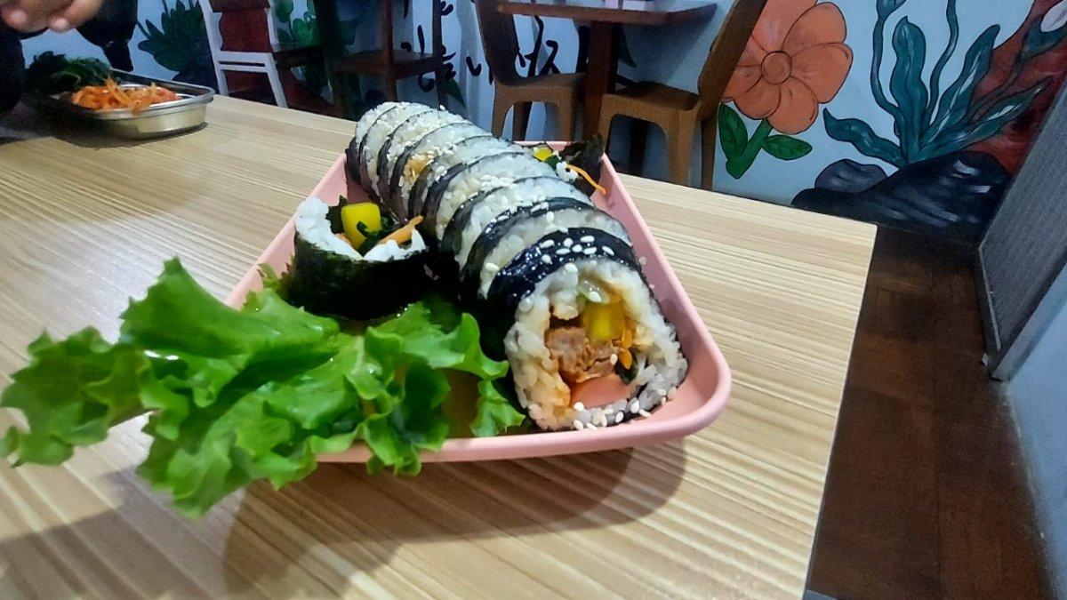 Beef Kimbap, satu menu di Jinju Korean Eatery Solo.