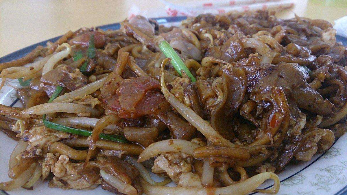 Beef kway teow, satu mi enak di Singapura yang wajib kamu coba saat liburan ke sana.