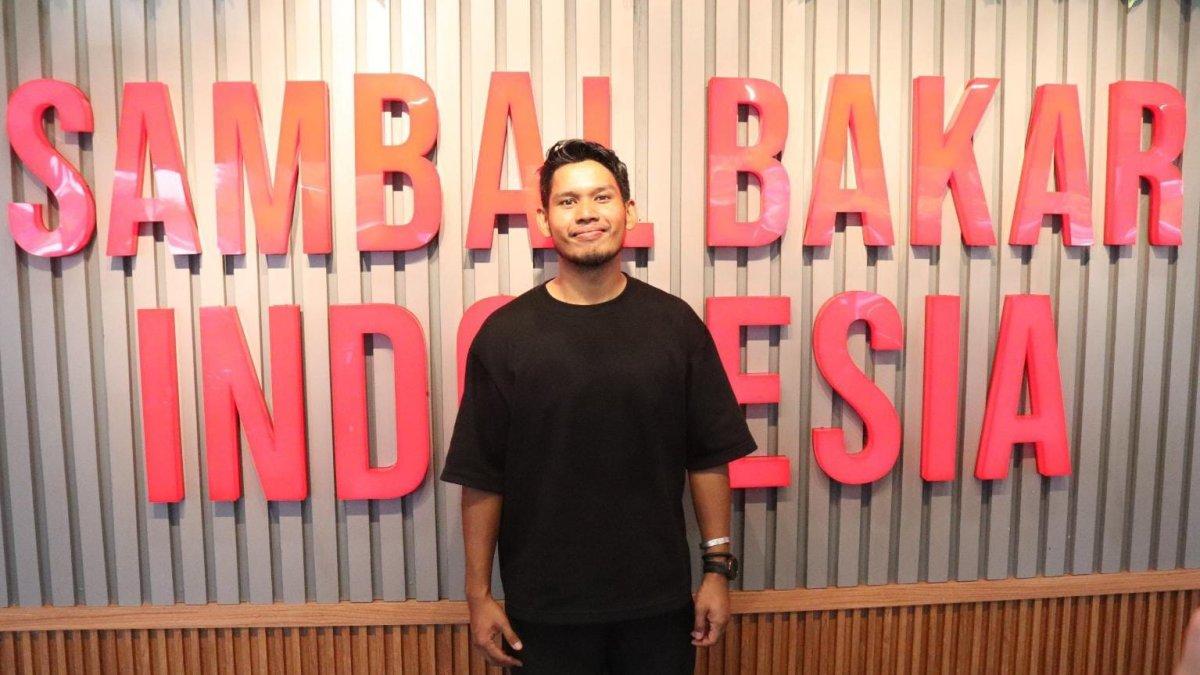 Benjamin Master Adhisurya yang hadir dalam peresmian cabang baru Sambal Bakar Indonesia di Jalan Nagrak No 75, Nagrak, Kecamatan Gunung Putri, Kabupaten Bogor, Jawa Barat.