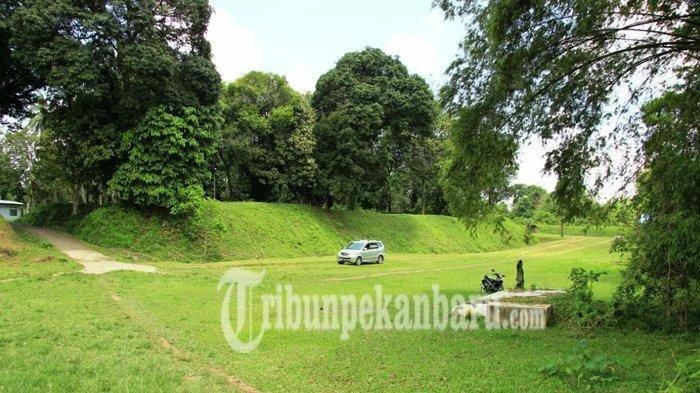 Benteng Tujuh Lapis, satu tempat wisata terbaik di Rokan Hulu Riau untuk liburan akhir pekan.