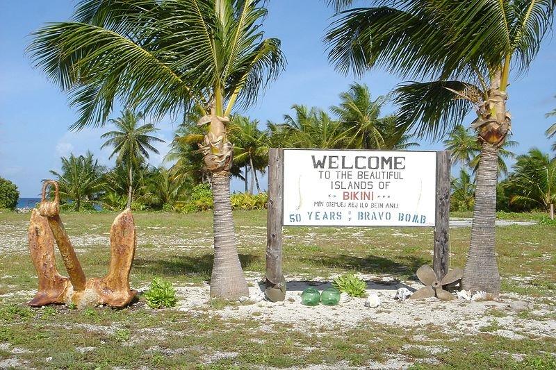Bikini Atoll, satu tempat wisata paling berbahaya di dunia.