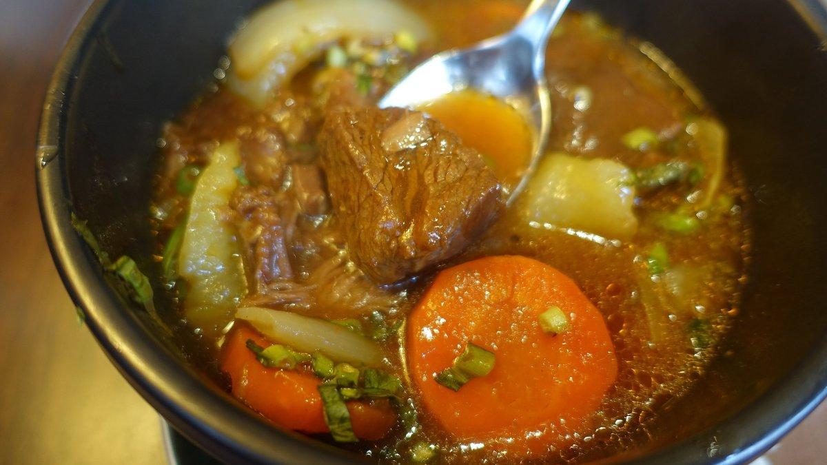 Bo Kho, satu sarapan enak di Vietnam yang wajib kamu coba saat liburan ke sana.