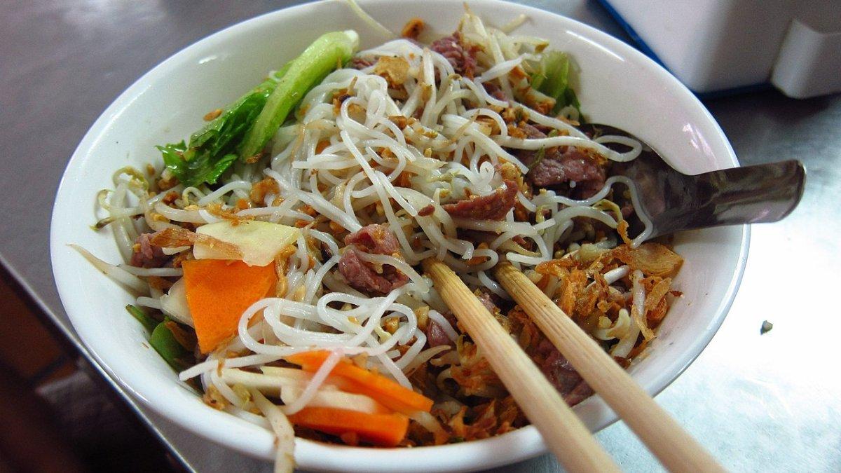 Bo ne, satu sarapan enak di Vietnam yang wajib kamu coba saat liburan ke sana.