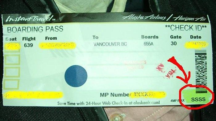 Ilustrasi boarding pass pesawat terbang dengan kode SSSS.