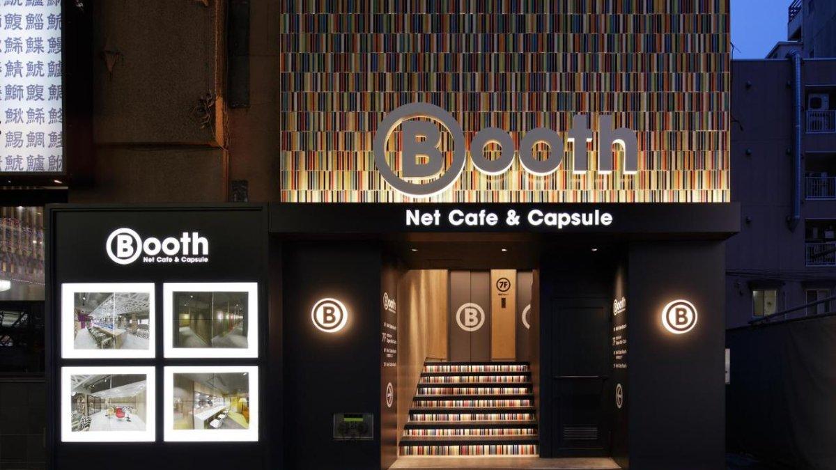 Booth Net Cafe and Capsule, satu hotel kapsul hits di Jepang buat liburan hemat dan unik.