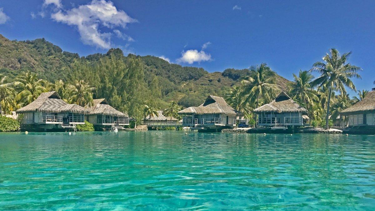 Bora Bora, satu tempat bulan madu terbaik tahun 2024.