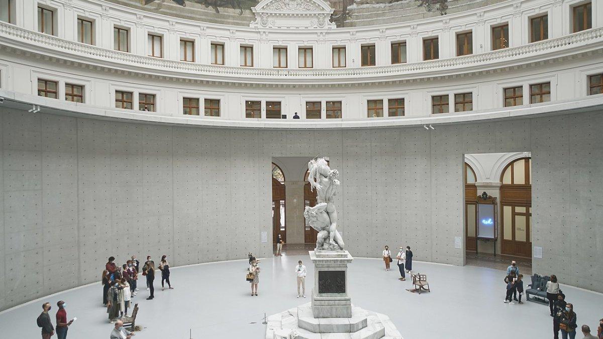Bourse de Commerce, satu museum terbaik di Paris Prancis yang menarik buat kamu jelajahi.