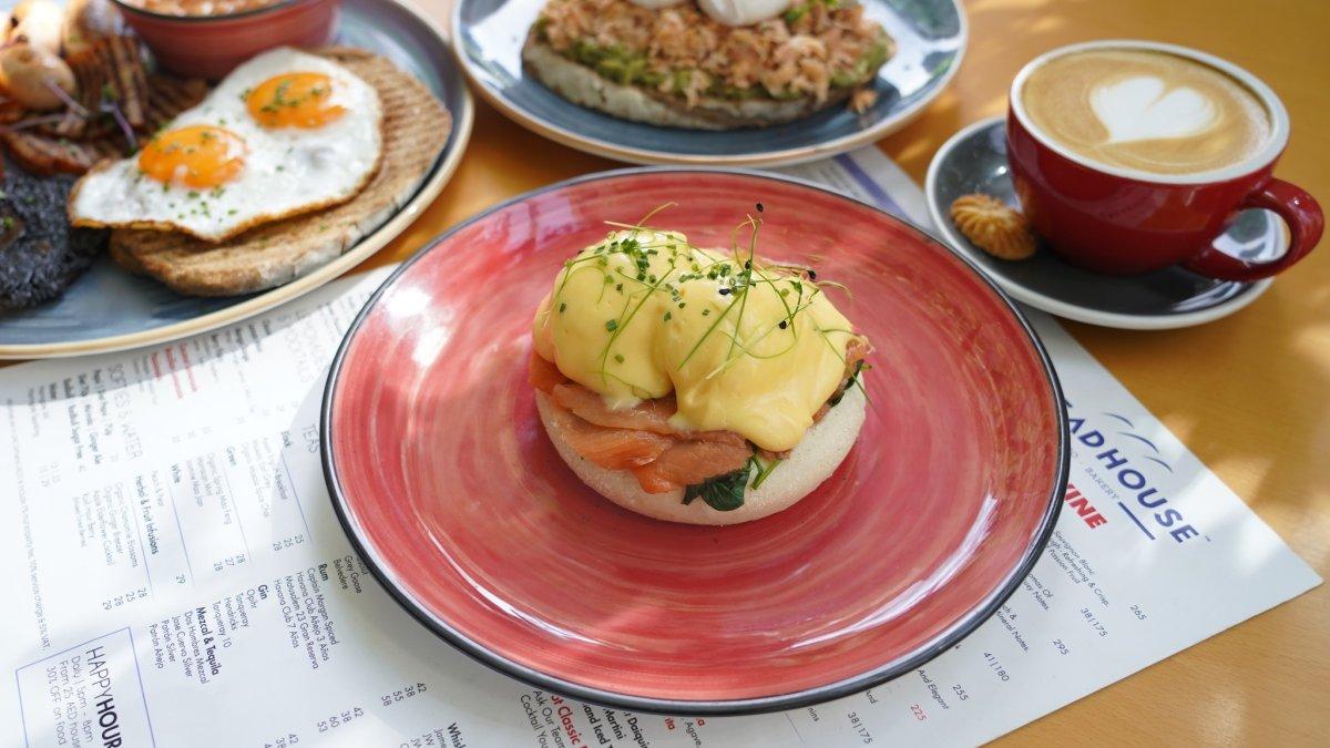 Breadhouse Bistro, satu tempat wisata terbaik di Dubai buat nonton Euro 2024 dengan promo menarik.