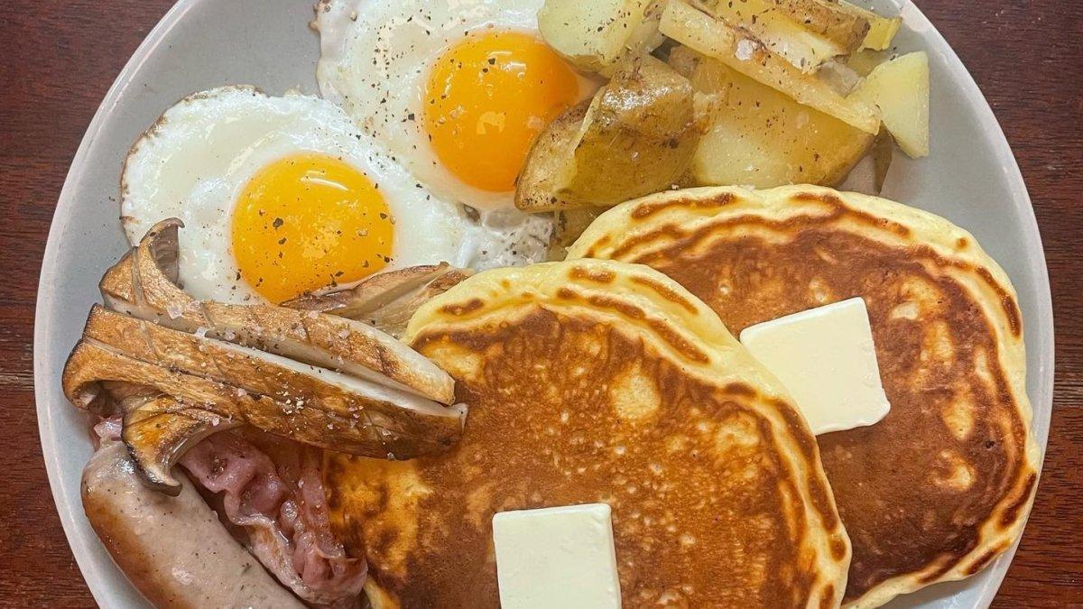 Breakfast Club, satu tempat sarapan terbaik di Tokyo Jepang yang terkenal enak dan mengenyangkan.