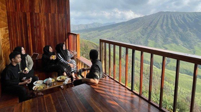 Bromo Hillside, tempat wisata yang lagi hits di Kecamatan Poncokusumo, Kota Malang, Jawa Timur buat nongkrong.