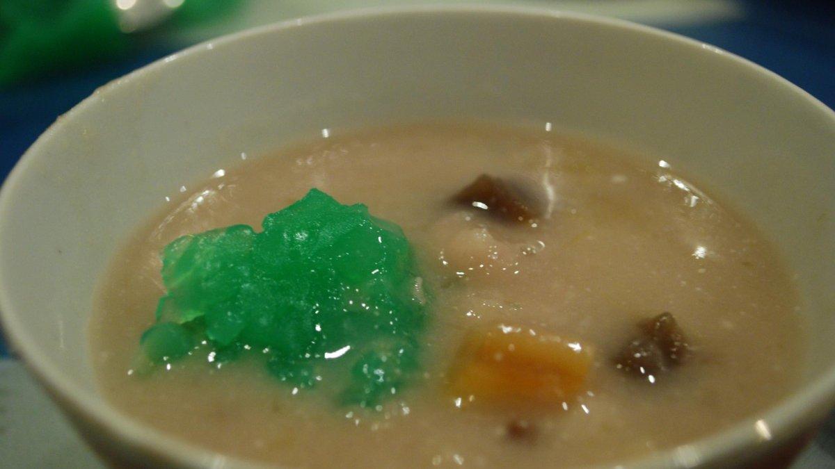 Bubur cha cha, satu makanan khas Malaysia yang cocok dinikmati buat jadi menu sarapan enak dan mengenyangkan.