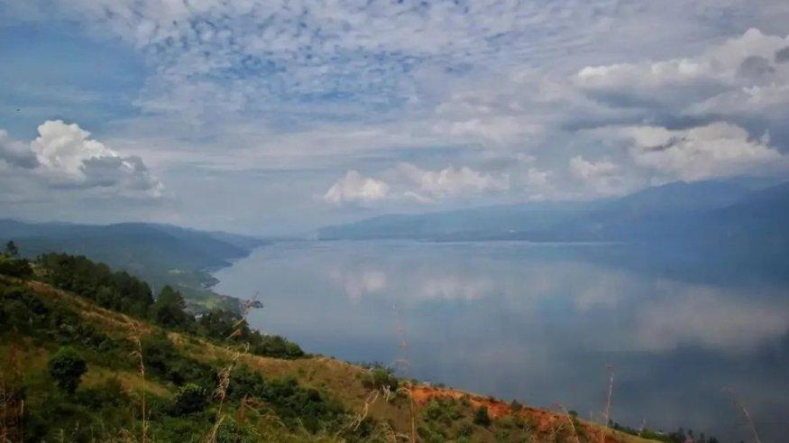 Bukit Aua Sarumpun, tempat wisata hits di Tanah Datar Sumatera Barat.