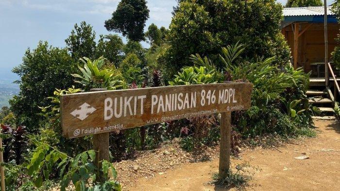 Bukit Paniisan berlokasi di Kelurahan Karang Tengah, Kabupaten Bogor, Jawa Barat.