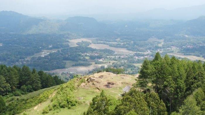 Buntu Bebo' berlokasi di Lembang Rantela'bi Kambisa, Kecamatan Sangalla Utara, Kabupaten Tana Toraja, Sulawesi Selatan.