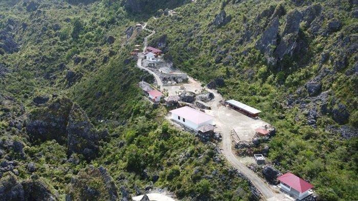 BUNTU SARIRA - Lokasi objek wisata Buntu Sarira, Makale Utara, Tana Toraja saat diabadikan dengan drone. Keindahan Buntu Sarira terkenal hingga Sengkang.