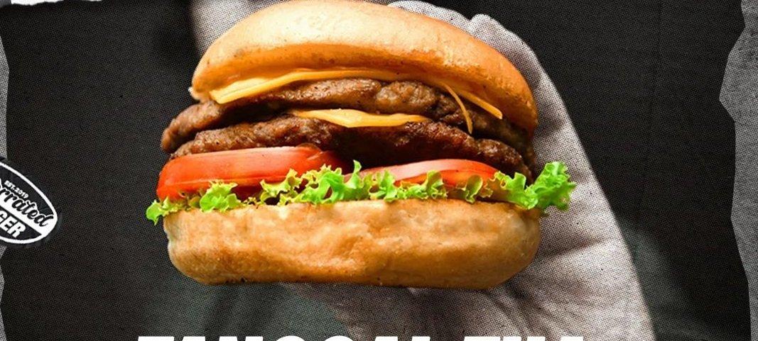 Burger Bangor, satu burger di Solo Jawa Tengah yang terkenal enak dengan pilihan unik dan beragam.
