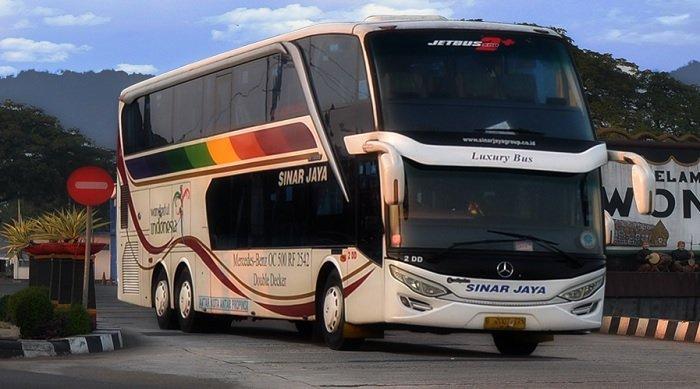 Bus Sinar Jaya.