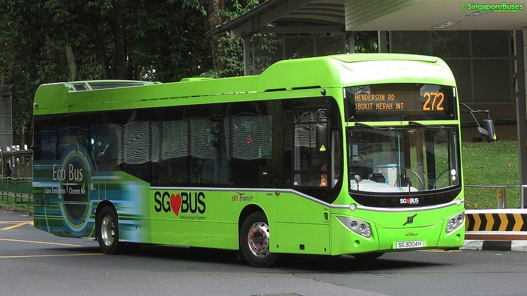 Bus, satu transportasi umum yang murah di Singapura buat liburan hemat.