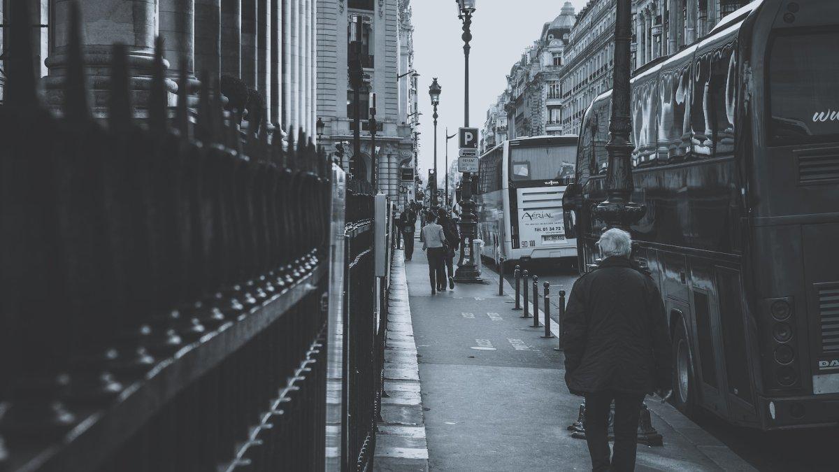 Bus yang ada di Paris Prancis