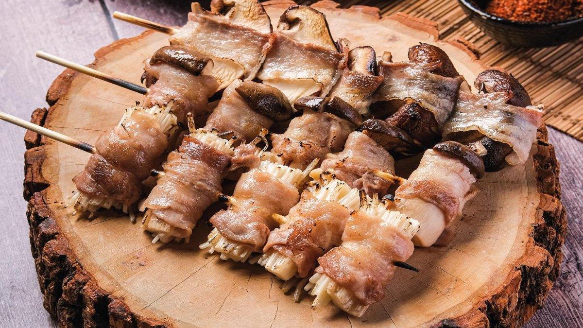 Buta Kizoku, satu restoran terbaik di Bugis Junction Singapura buat makan malam enak dan mengenyangkan.