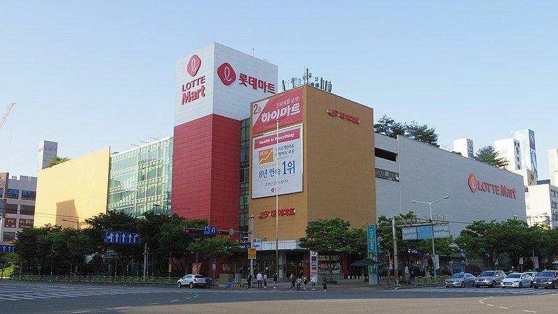 Cabang Lotte Mart Sangmu di Seo-gu, Gwangju, Republik Korea (Korea Selatan)
