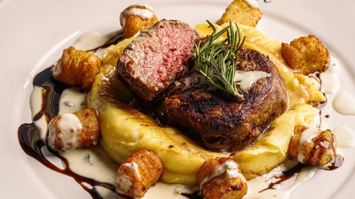 Caffe Milano, satu restoran Italia di Jakarta yang hits.