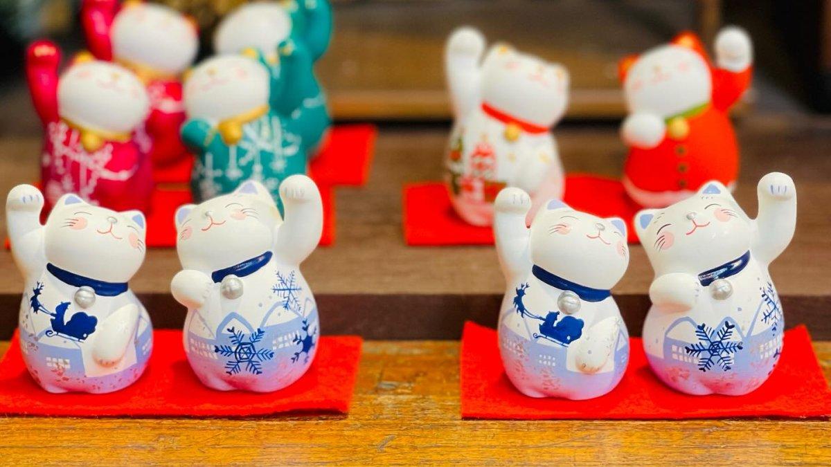 Café Nekoemon, satu tempat belanja terbaik di Tokyo Jepang yang menawarkan oleh-oleh unik.