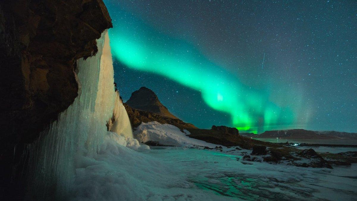 Cahaya Utara yang terkenal di Islandia