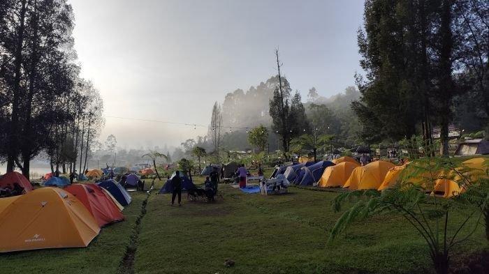 LOKASI CAMPING- Susunan tenda di lokasi Camping Ground Lentera Danau Laukawar, Desa Kuta Gugung, Kecamatan Naman Teran, Kabupaten Karo.