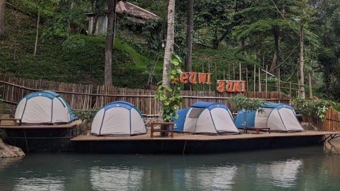 Camping atau penginapan di Curug Leuwi Bumi Pandeglang, Banten.