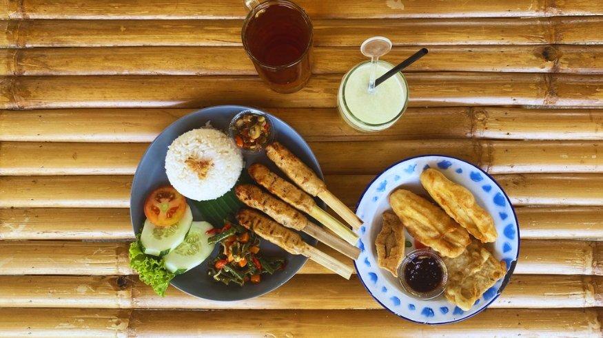 Beragam menu yang disajikan resto Candramaya Pool & Resort, Rabu (1/11/2023).