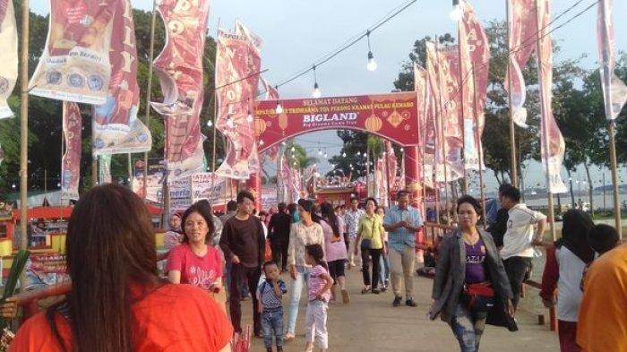 Warga Palembang mulai memadati kawasan digelarnya puncak Cap Go Meh di Pulau Kemaro, Kamis (6/2/2020).