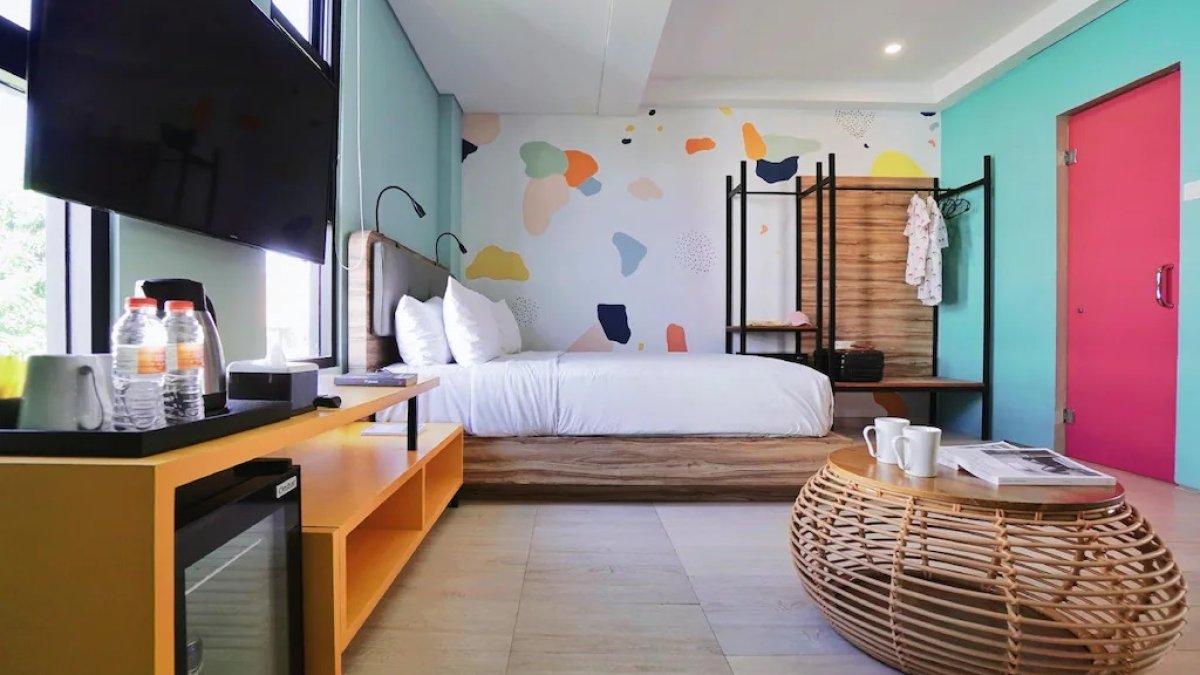 Cara Cara Inn, satu hotel bintang 3 dekat Pantai Kuta Bali dengan tarif inap mulai Rp 100 ribuan.