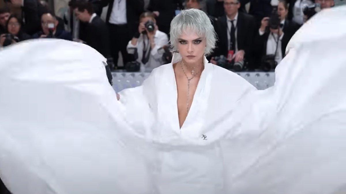 Cara Delevingne dalam persiapan Met Gala pada tahun 2023