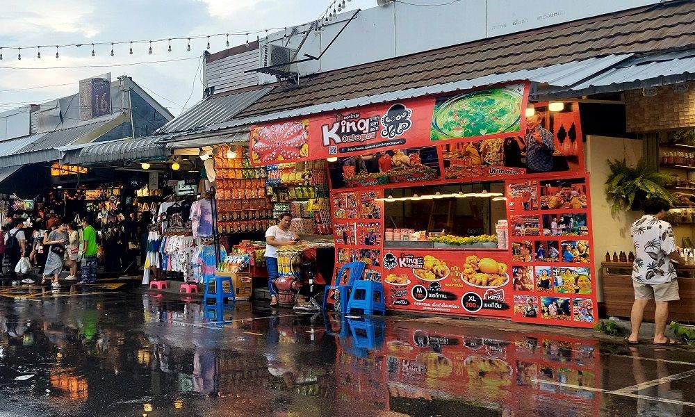 Chatuchak Weekend Market, satu pasar malam terbaik di Bangkok Thailand untuk berburu oleh-oleh.