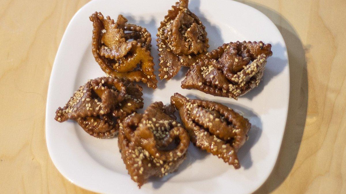 Chebakia, satu makanan khas Ramadan dari berbagai negara.
