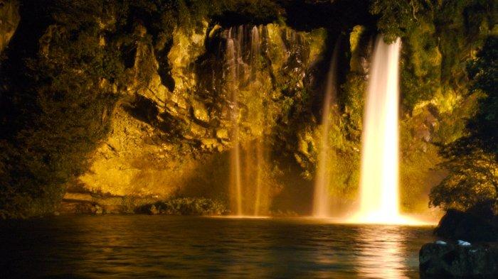Cheonjiyeon Waterfall, air terjun menakjubkan di Jeju, Korea Selatan.