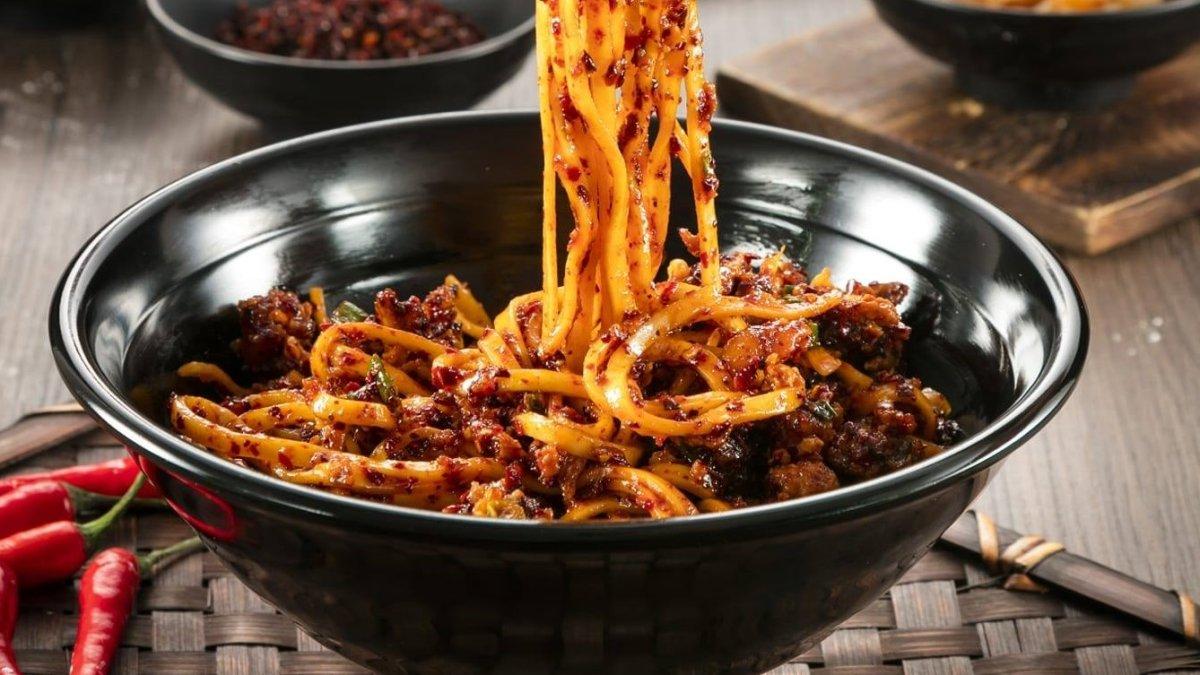 Chilli Pan Mee (Batu Rd), satu tempat makan di Chinatown yang wajib kamu coba saat liburan ke Singapura.