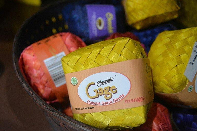 Chocodot merupakan salah satu oleh oleh khas Garut yang menyajikan campuran dodol dengan cokelat. Olahan dodol dan cokelat ini pun ditambah dengan varian rasa rasa lain seperti strawberry, durian, cabe, dan lainnya