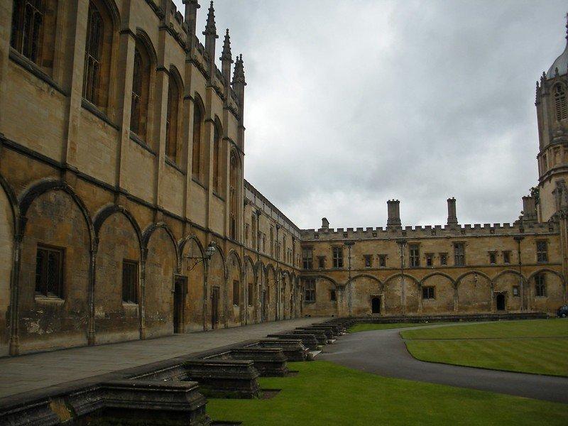 Christ Church, satu tempat syuting Harry Potter yang bisa kamu kunjungi.