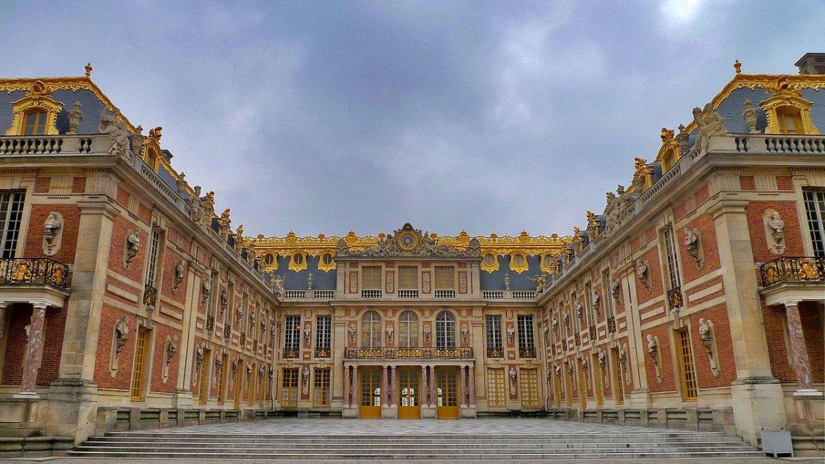 Château de Versailles, satu tempat wisata di Paris Prancis yang gratis buat kamu kunjungi.