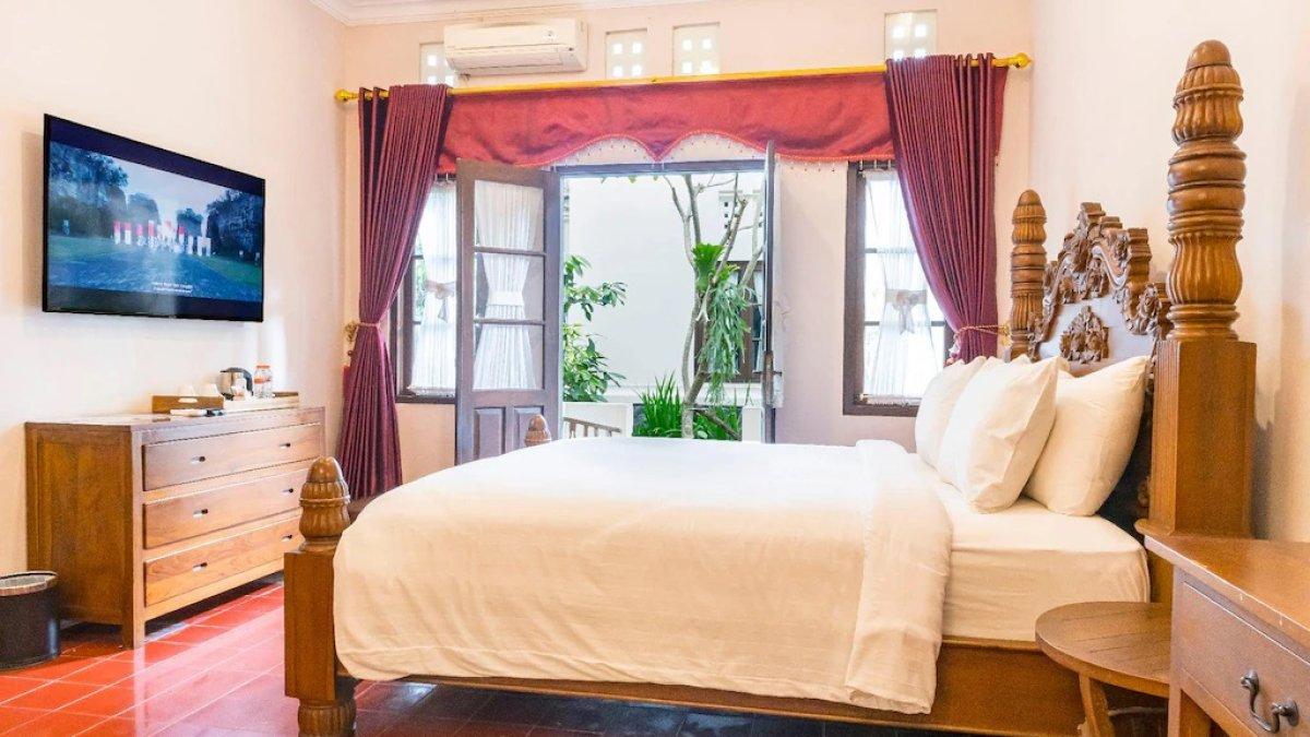 Clemmie Huis, satu hotel bintang 3 dekat Stasiun Tugu Jogja yang cocok untuk staycation akhir pekan.